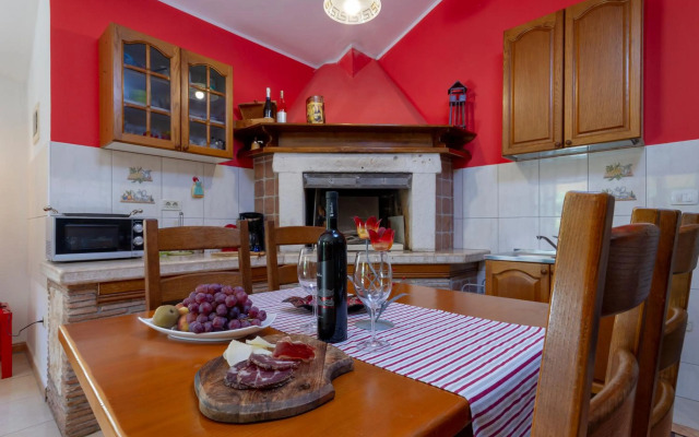 Apartment Red Romantic 2-1