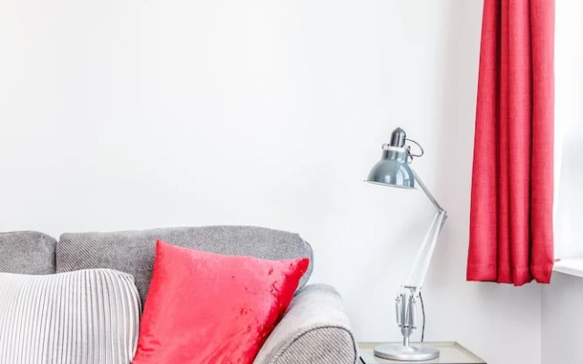 Stylish Riverview Apt with Roof Terrace