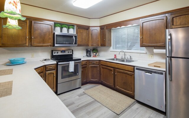 Texas Rose Lodge by RedAwning