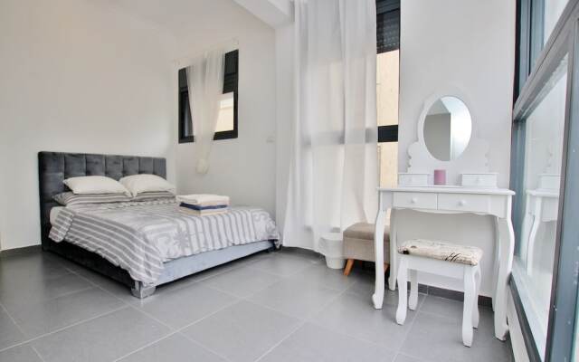 Amazing New 2BR Apt on Hilton Beach