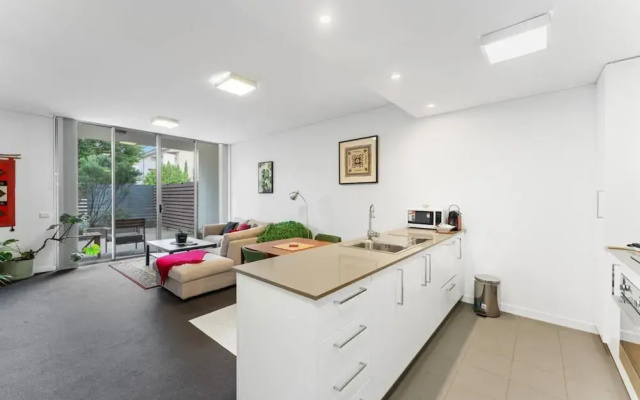 Tranquil 1-bed Apartment With Courtyard, Pool, BBQ