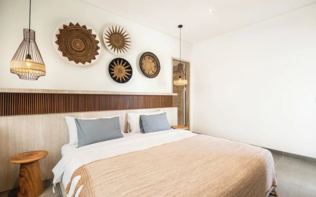 Spectacular 4BR Villa, 400m to Beachfront Elegance