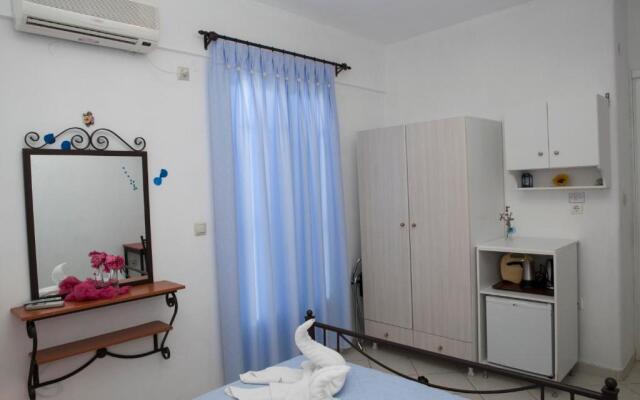 Dafnis Studios & Apartments