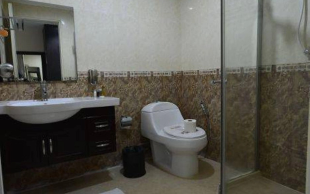 Royal Q&D Suites Hotel