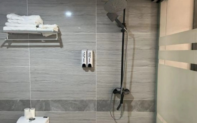 Crown Business Express Hotel