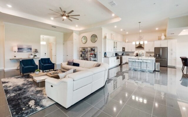 Storey Lake-4741-403sltctdilco 4 Bedroom Condo