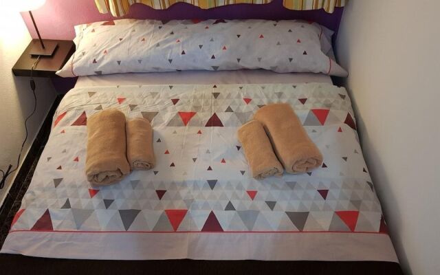 Low Cost Rooms Las Llaves 4