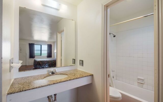 Americas Best Value Inn Lockhart