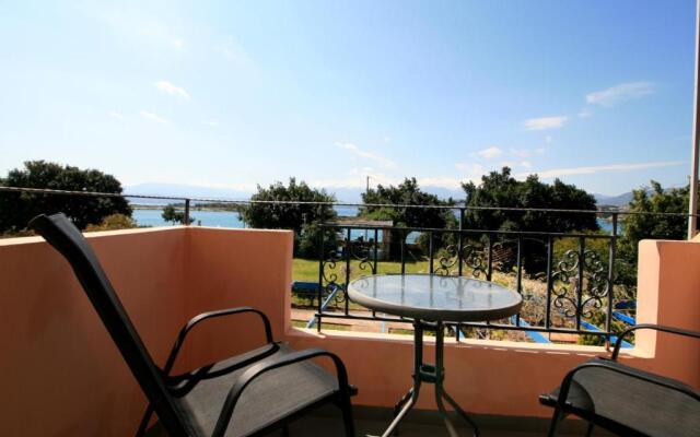 Seaside, relaxing family house with playground! Villa Lavrys 4
