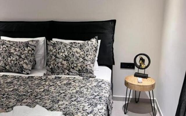 Lagonisi Luxury Apartment by the sea