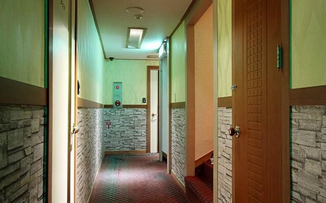 Goodstay Roma Motel