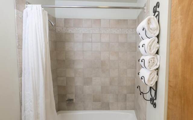 Kintla 402 - 2 Br Condo