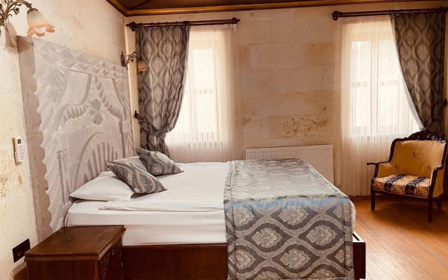 Empire Cave Hotel