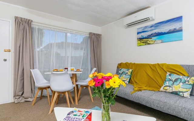 Super 2 bed flat in Remuera