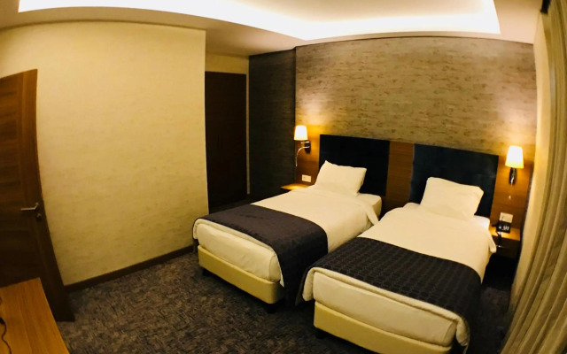 Garden Zara Hotel