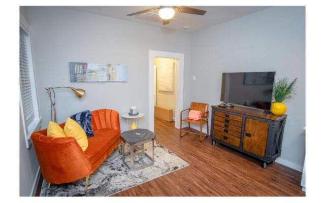 Remodeled Modern 1BR1BA Apt Near Downtown, 5min Pearl