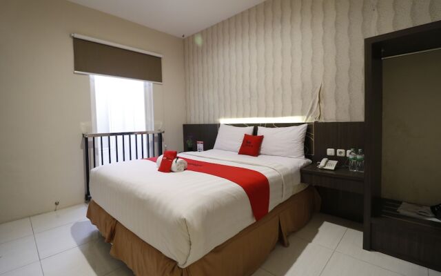 RedDoorz Plus @ Airlangga Mataram