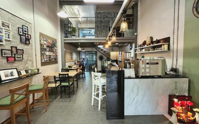 Hybrit Hostel & Cafe