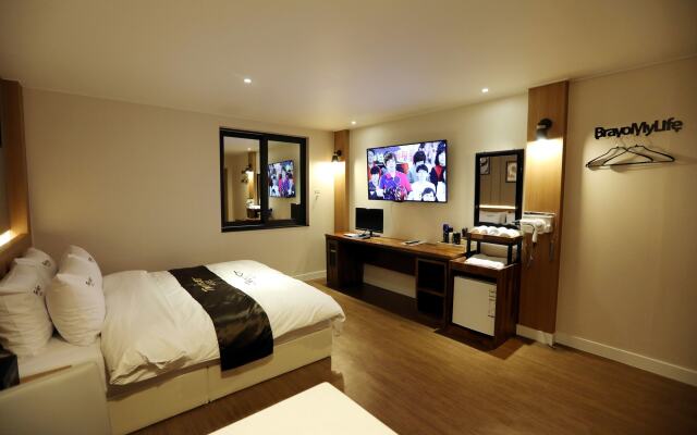 Two Heart Hotel