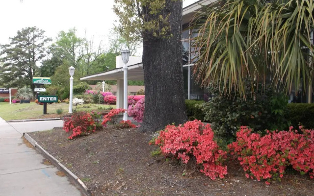 Americas Best Inn & Suites Wilmington