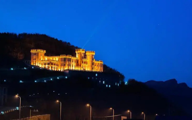 Dynasty Wunvshan Ice Chateau