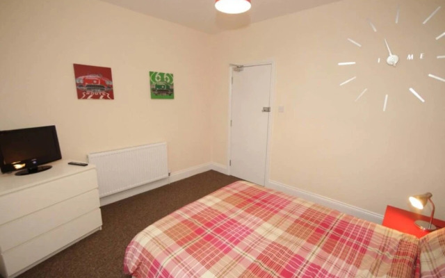 Large 6 bed House With Hot Tub