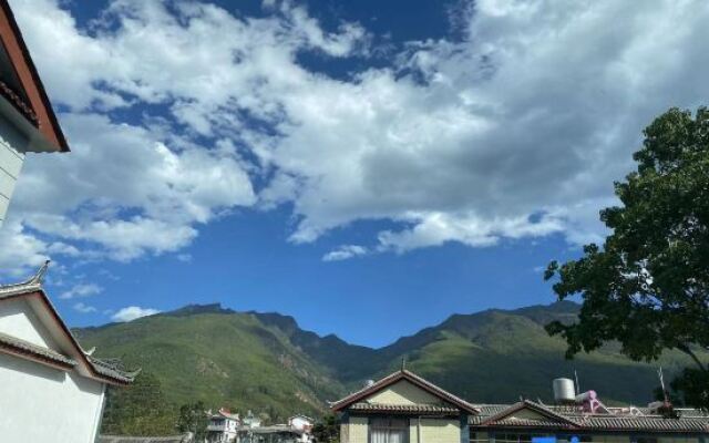 Lijiang Yuni Xiaoyuan Inn (Sanyi Airport)