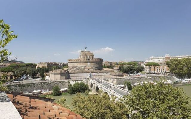 Posh 6BR in San Pietro / Vaticano by Sonder