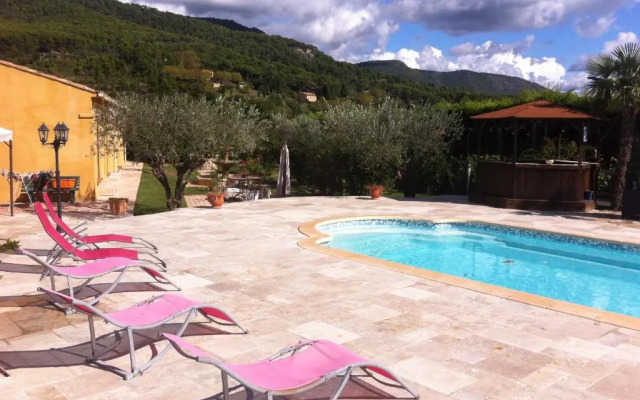 Les cigales des prés Studio