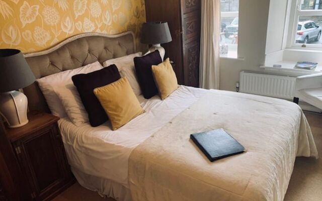 OYO Cocketts Hotel