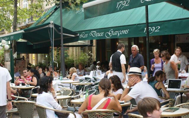 Amazing Holiday Home With Pool in Aix-en-provence