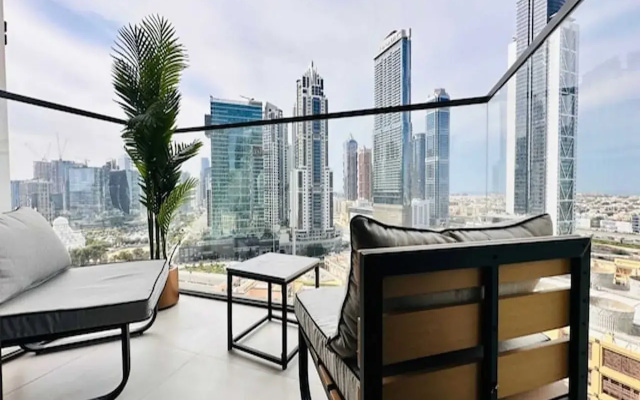 Luxury 1-Bedroom Apartment At Burj Crown.