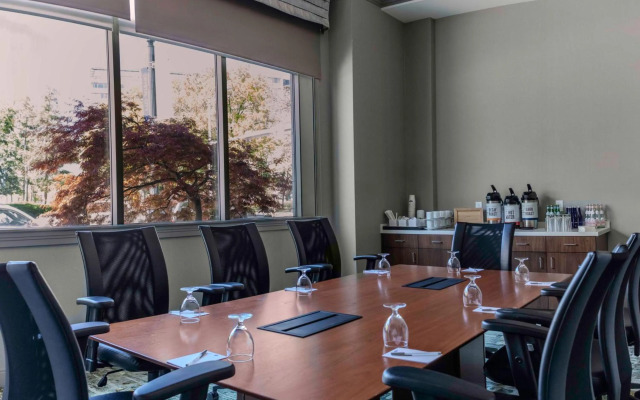Hampton Inn & Suites Arlington Crystal City DCA