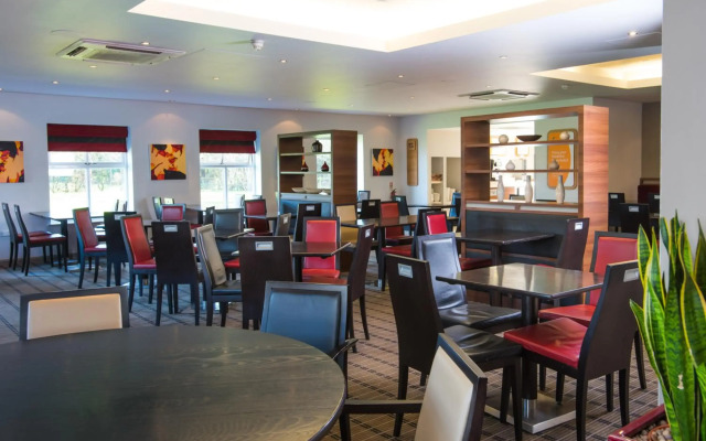 Holiday Inn Express Warwick - Stratford-upon-Avon by IHG