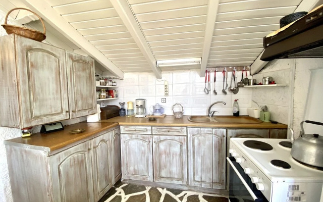 Sybota Seaside Retreat - Chique Marina Loft