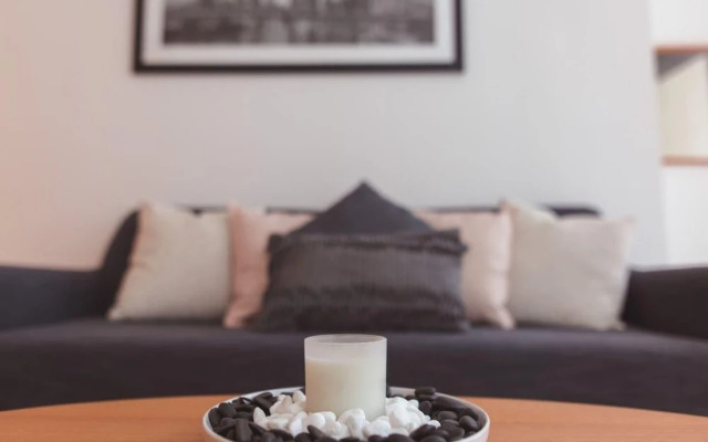 Sky High 2 Bedroom Apartment in Central Brisbane