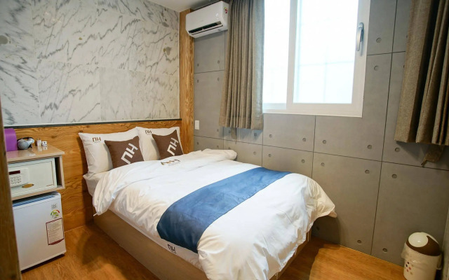 DH Sinchon Guesthouse