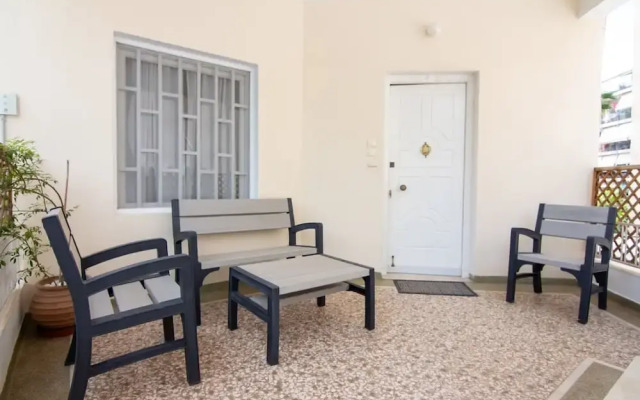 Cozy Apartment Next to Alimos Beach