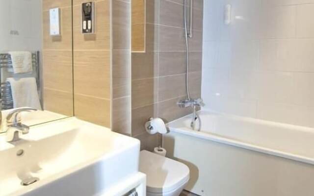 The Queen Hotel Wetherspoon