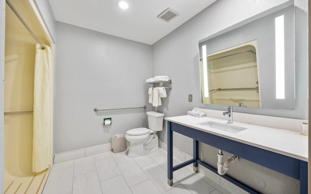 Howard Johnson by Wyndham Urbana