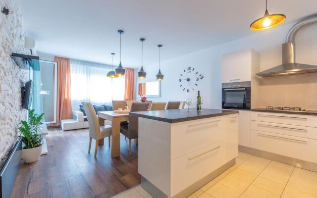 Nice Apartment in Split With 3 Bedrooms and Wifi