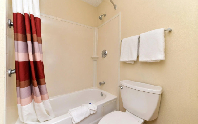 Red Roof Inn PLUS+ Secaucus - Meadowlands - NYC