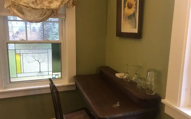 Howarth House Bed And Breakfast