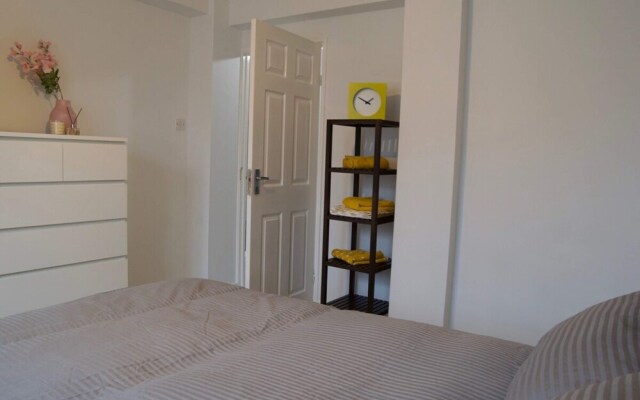 Modern 1 Bedroom in Shadwell With Balcony