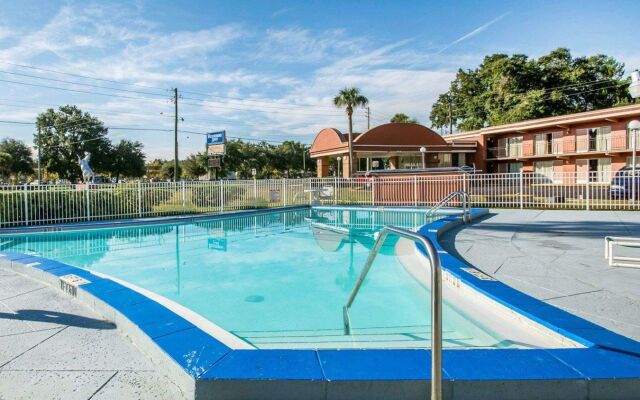 OYO Hotel Mustang Silverspring FL