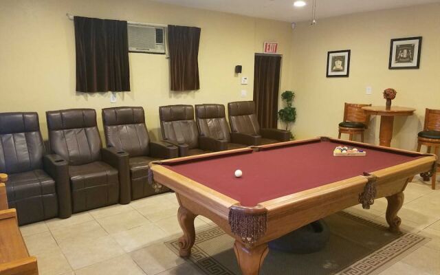 Hollywood Hills 4 Bedrooms 3 Bathrooms Home