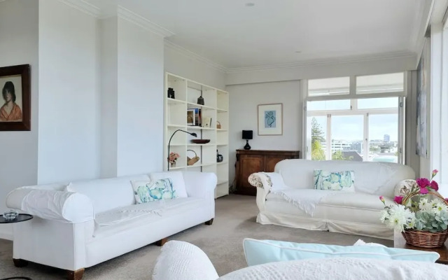 Gorgeous Apt Panoramic Views