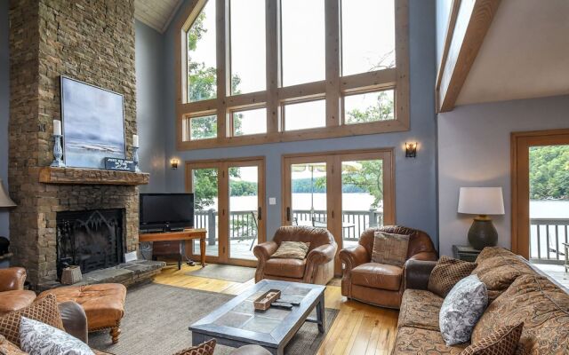At Lake's Edge 6 Bedroom House