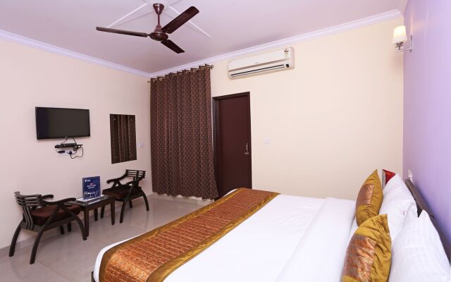 OYO 7578 Hotel Luck Residency