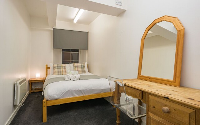 Royal Mile 5 BR Apartment nr Castle